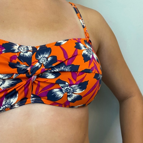 Gorgeous Orange Twist bikini top - Picture 6 of 7